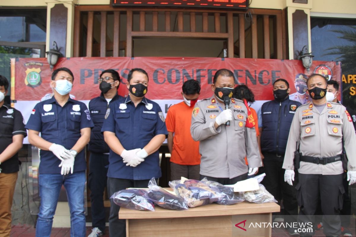 Polisi kejar dua DPO pelaku tawuran penyiram air keras di Kebon Jeruk