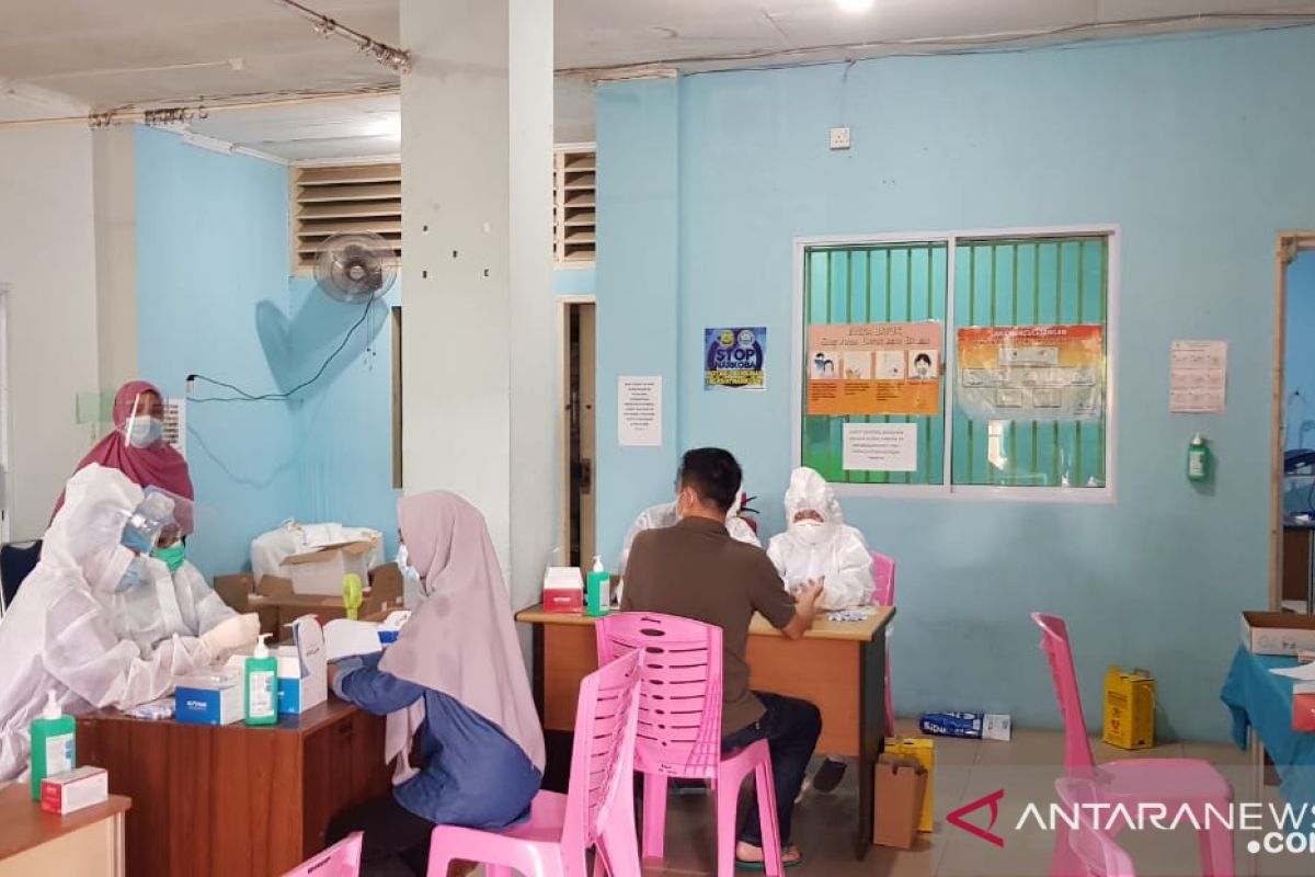 946 petugas KPPS di Kepri reaktif tes cepat COVID-19