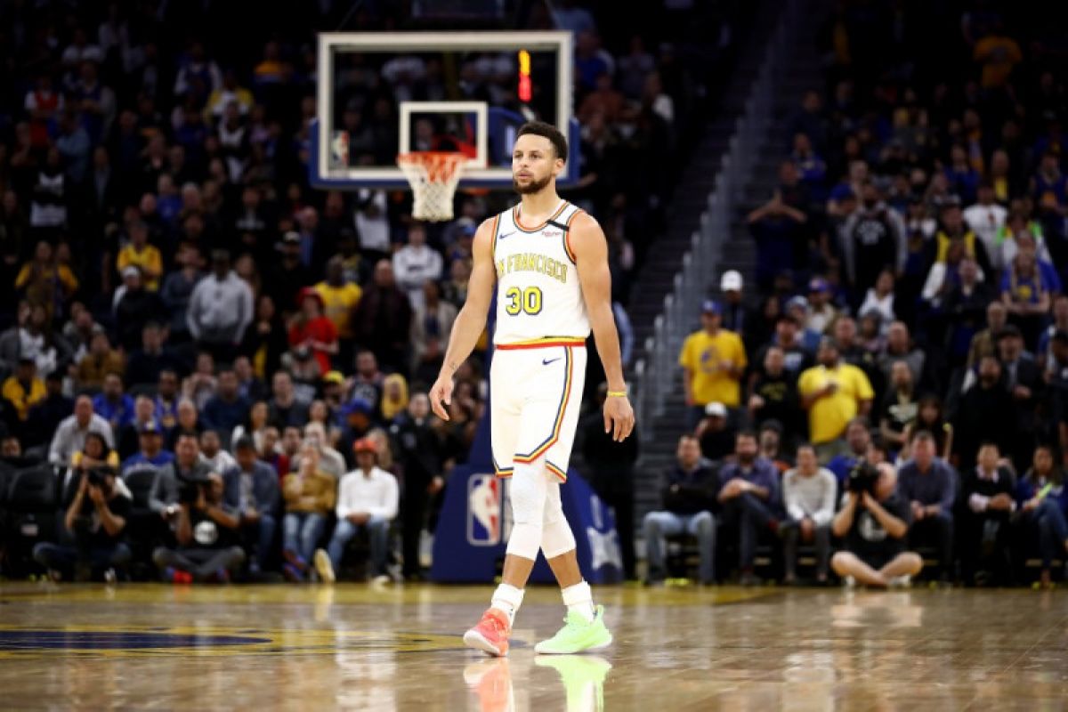 Curry dan Durant berhadapan dalam laga pembuka NBA