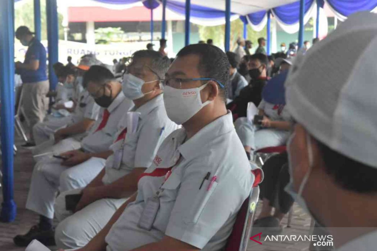 2.000 buruh  jalani tes usap massal di Bekasi