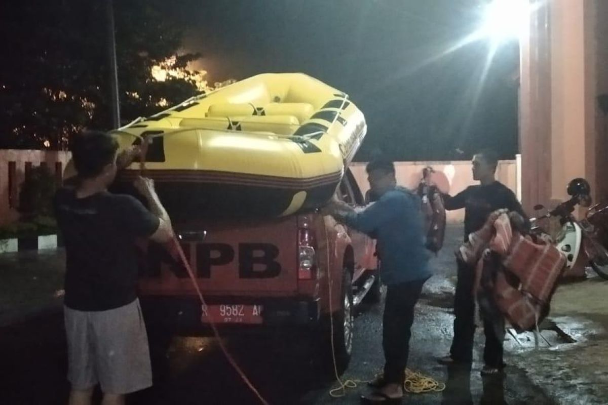 Banjarnegara kirim perahu karet ke lokasi banjir Purbalingga