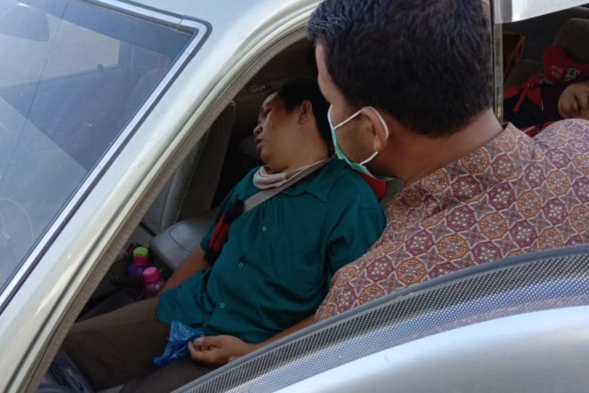 Tiga orang terkurung di dalam mobil di Inhu, satu tewas