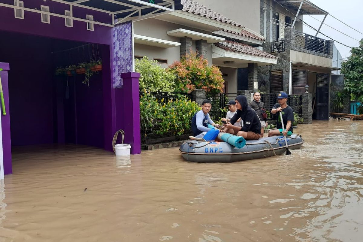 Akibat hujan lebat, ratusan rumah warga di Serang terendam banjir