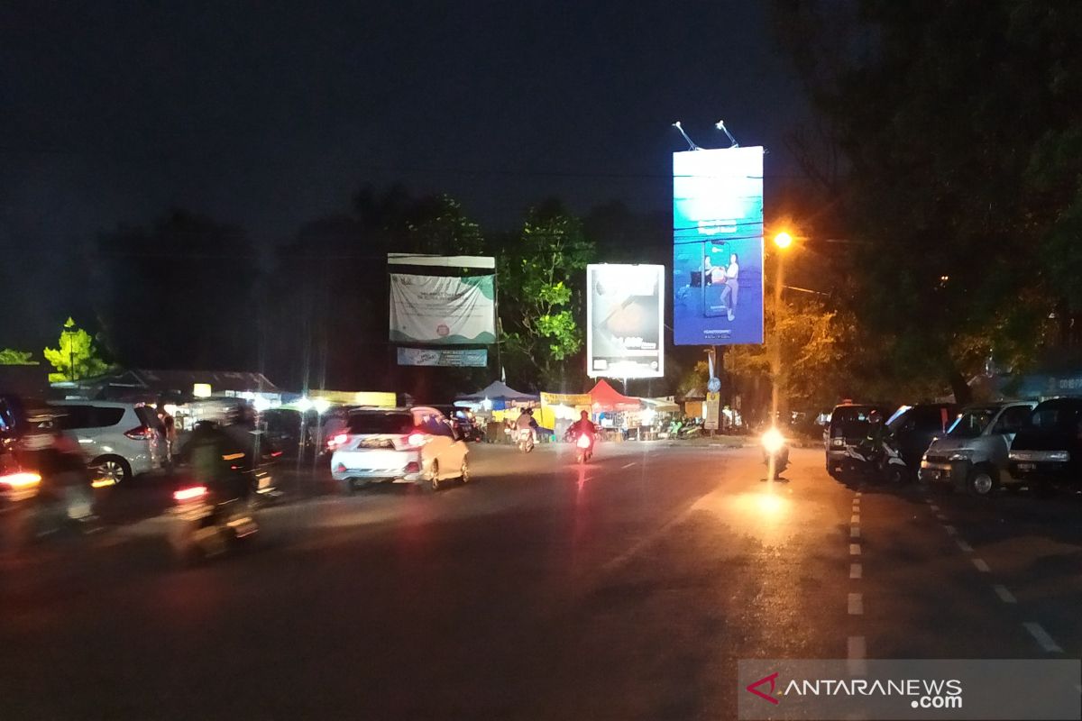 Pemkot Bandung tutup Jalan Dipatiukur karena banyak kerumunan