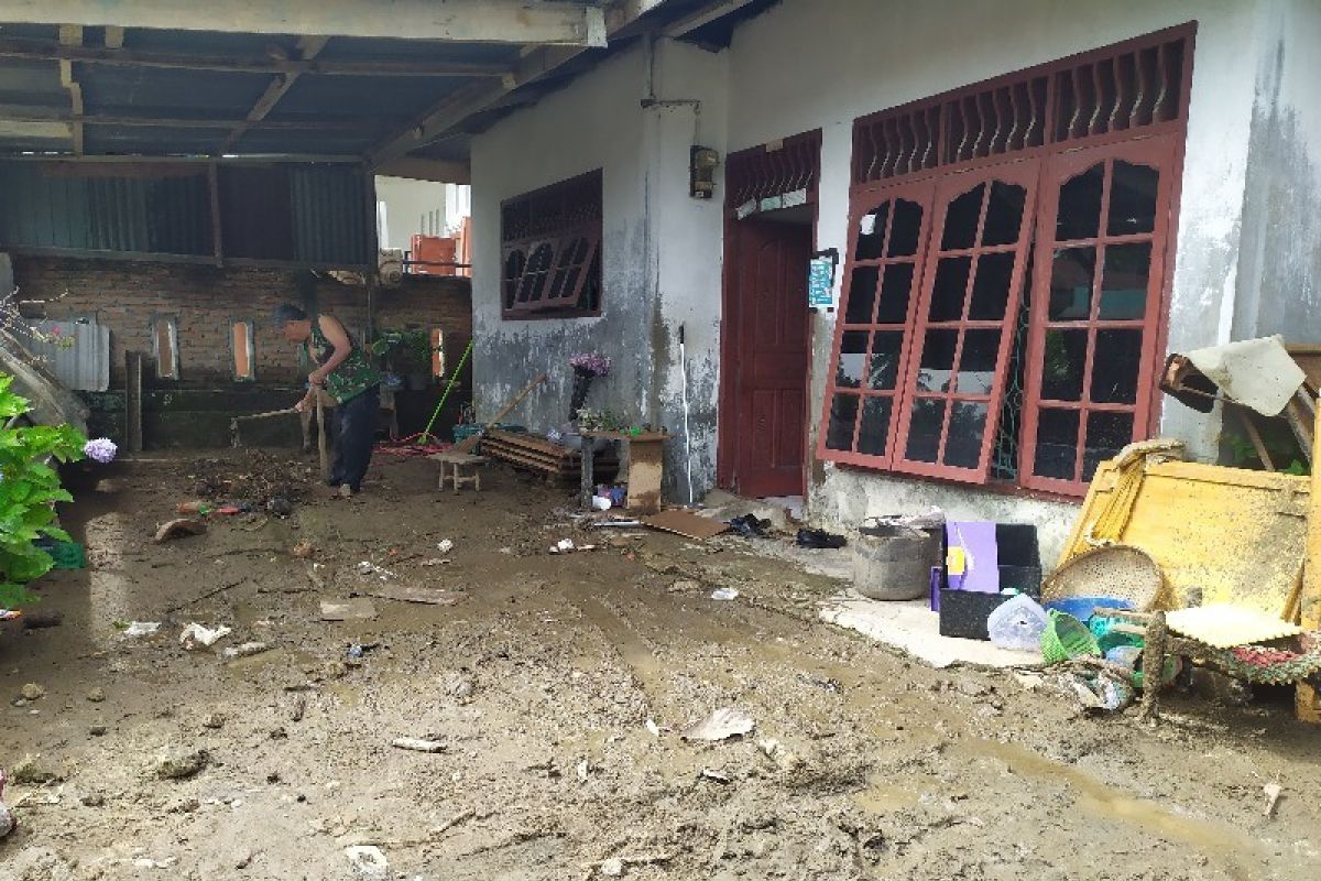 Banjir kiriman, seratusan rumah di Purbasari Simalungun terendam air