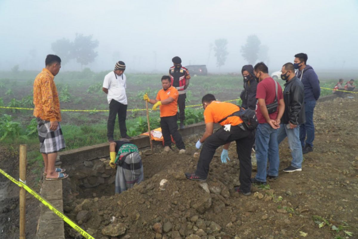 Empat bulan hilang, jasad seorang wanita di Lombok Tengah ditemukan terkubur di pondasi rumah