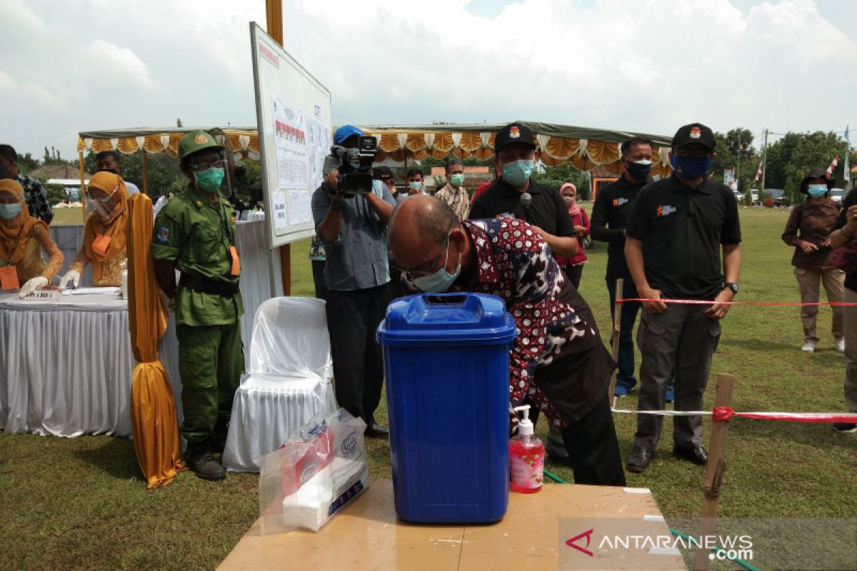 KPU Bantul memastikan APD siap digunakan sebelum didistribusikan ke TPS