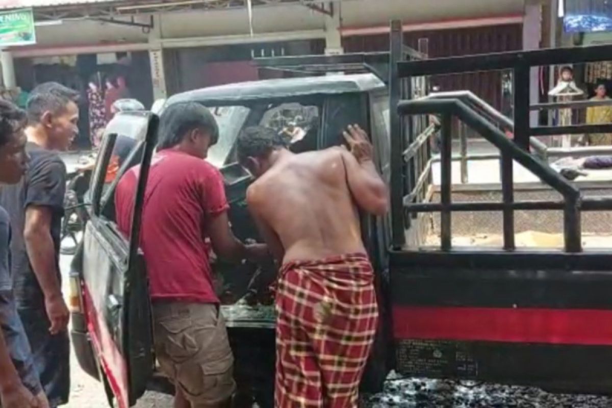 Gara-gara korsleting, mobil pick up L300 terbakar di Pancor Lombok Timur (Video)