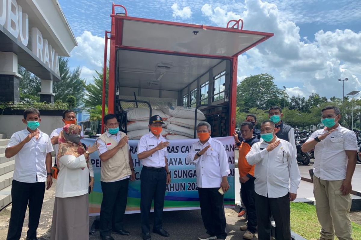 Kubu Raya salurkan bantuan beras lokal untuk korban banjir