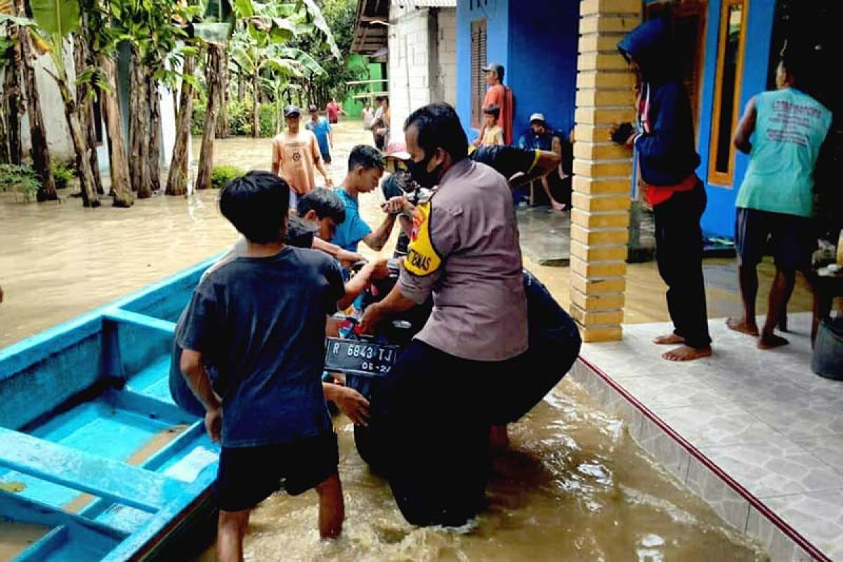 Polresta terjunkan personel bantu evakuasi korban banjir Banyumas