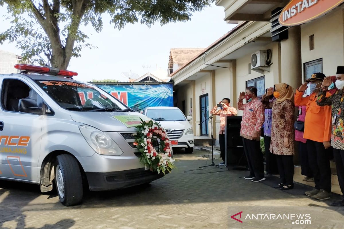 Pemkab Lumajang berikan penghormatan terakhir tenaga kesehatan meninggal terpapar COVID-19