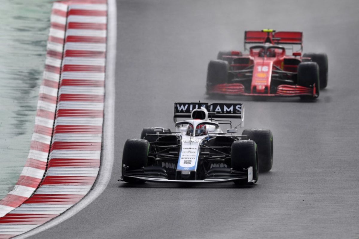 Leclerc prediksi Russell bisa menang saat gunakan mobil Hamilton