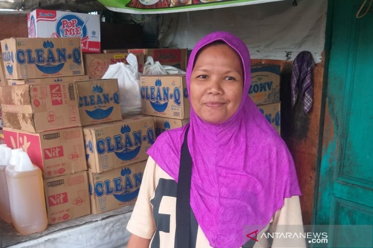 Rumah warga dijadikan posko bantuan korban banjir di Medan