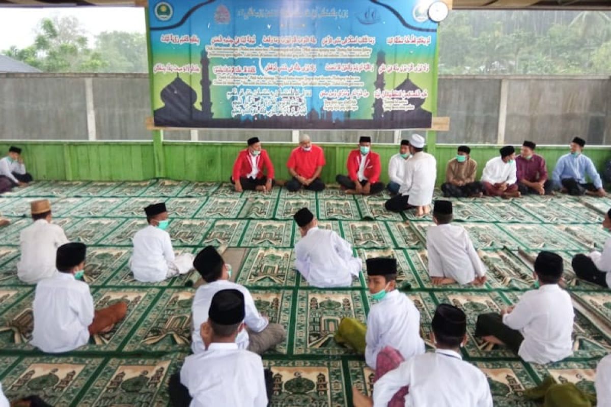 Milad GAM, Mualem bagi 5.000 paket sembako di Aceh Timur