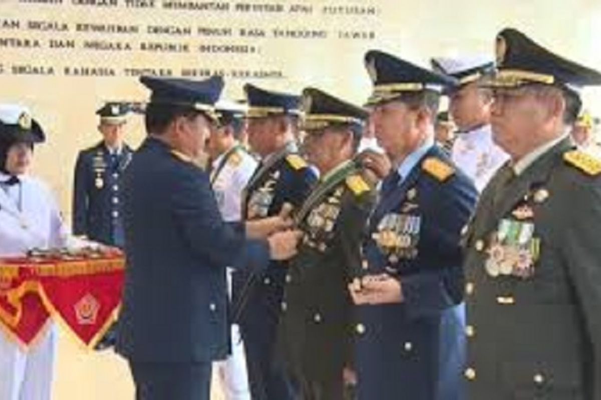 Panglima TNI sematkan tanda kehormatan Bintang Dharma kepada 10 Perwira Tinggi