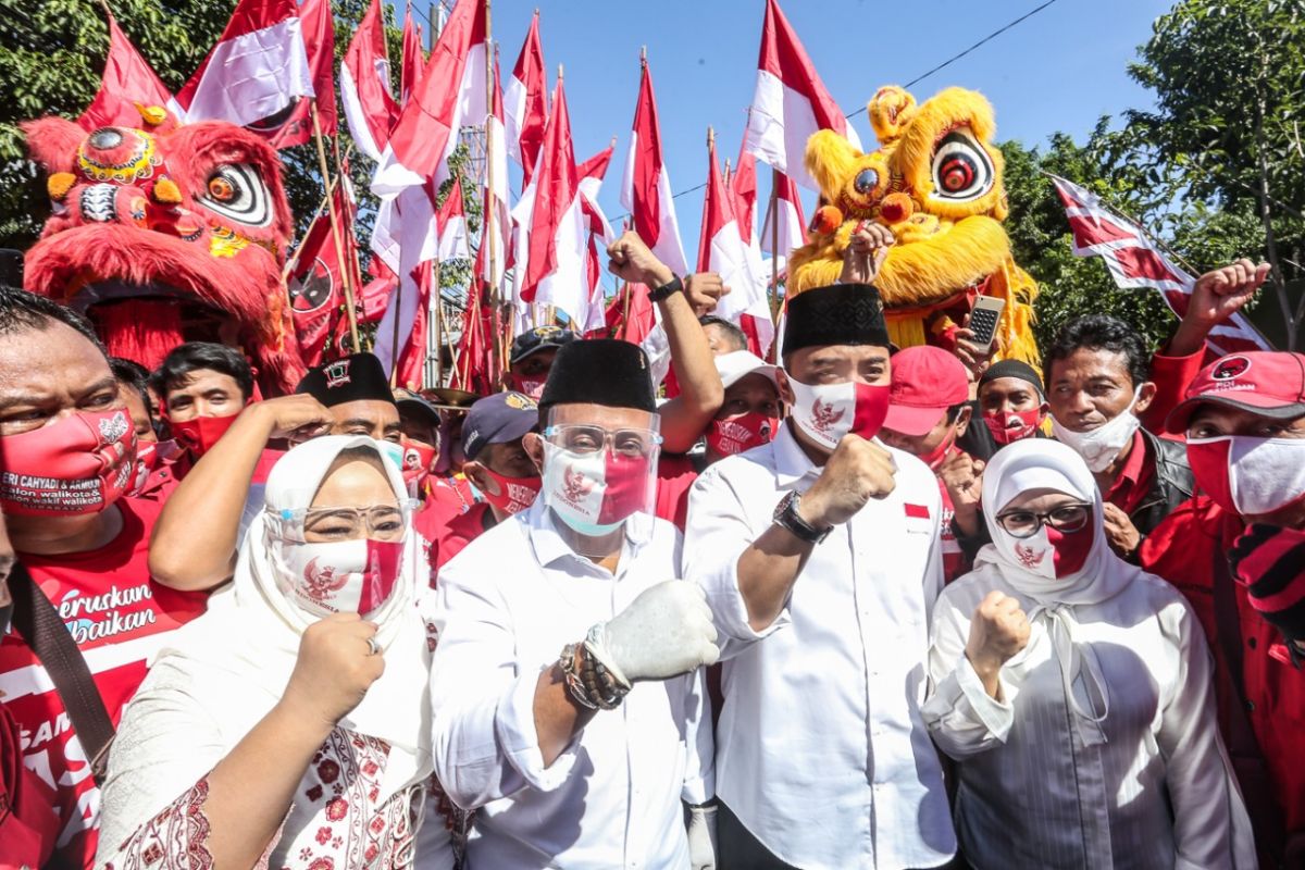 Charta Politika: Eri-Armuji unggul 10,5 persen di Pilkada Surabaya