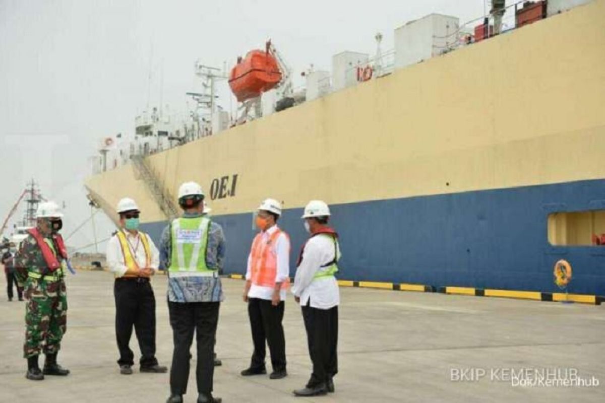 Menhub Budi Karya Sumadi tinjau uji coba operasional Pelabuhan Patimban