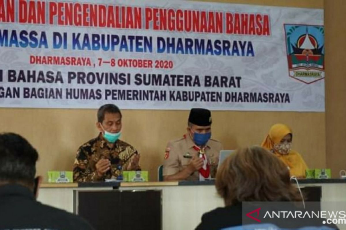 Dharmasraya-Balai bahasa gelar forum diskusi dengan media massa