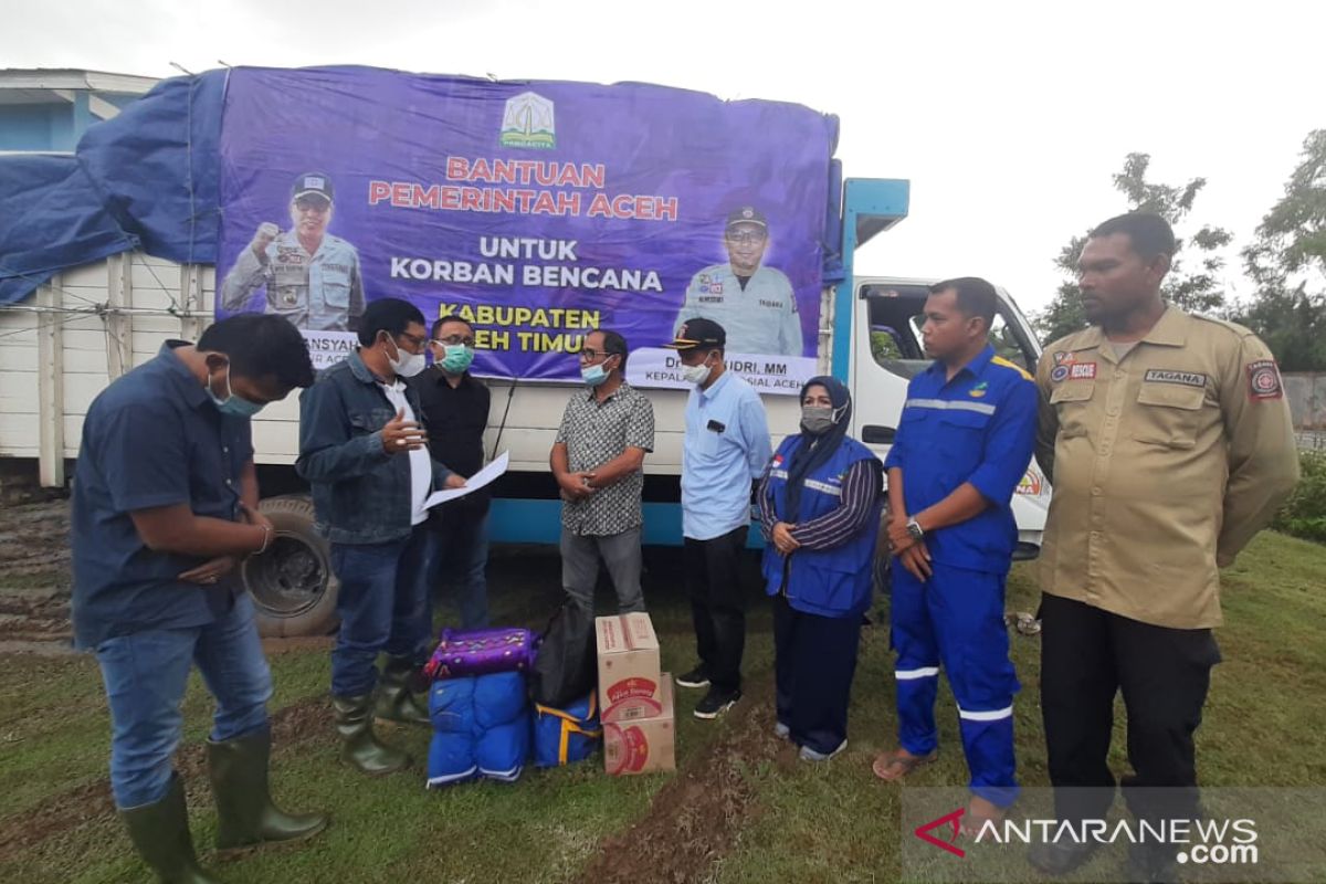 Pemprov serahkan bantuan masa panik banjir Aceh Timur