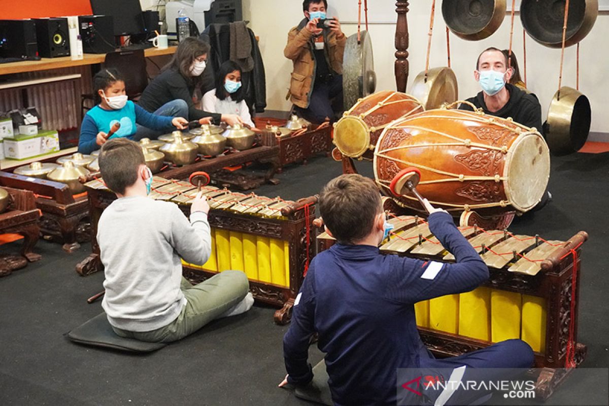 Masa pandemi Covid-19 tidak halangi siswa di Prancis belajar gamelan