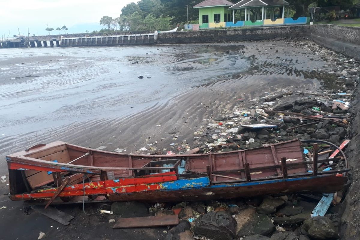 Dihantam ombak, dua perahu nelayan di Pasie Jaboi Sabang hancur