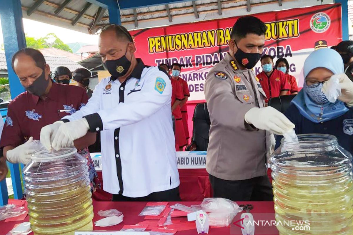 Polda Kalteng musnahkan 1.018 gram sabu hingga pil ekstasi