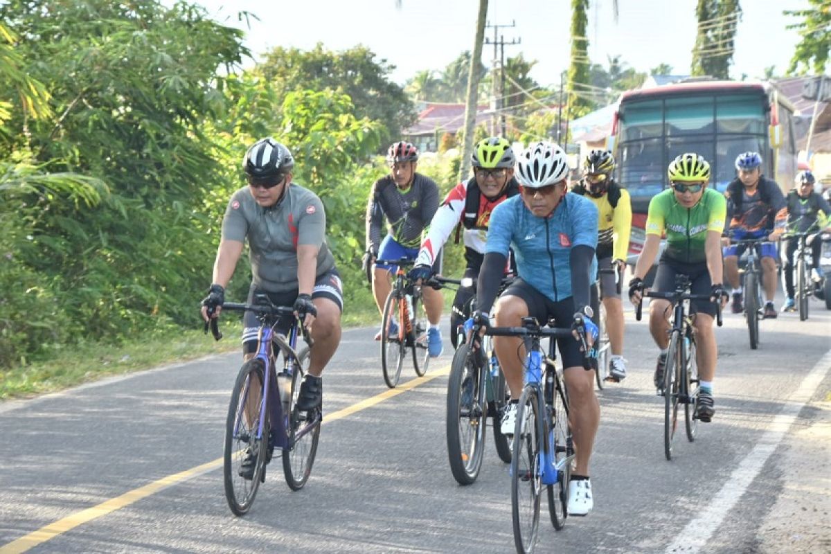 Tingkatkan kebugaran, Danrem dan Dandim gowes bareng bersama prajurit