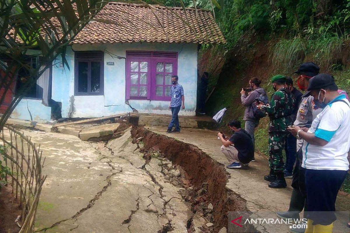 Bencana pergerakan tanah rusak 18 rumah warga di Garut