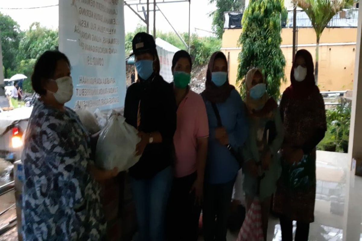 IKBI PTPN 2 beri bantuan bahan pokok ke pengungsi banjir di Medan