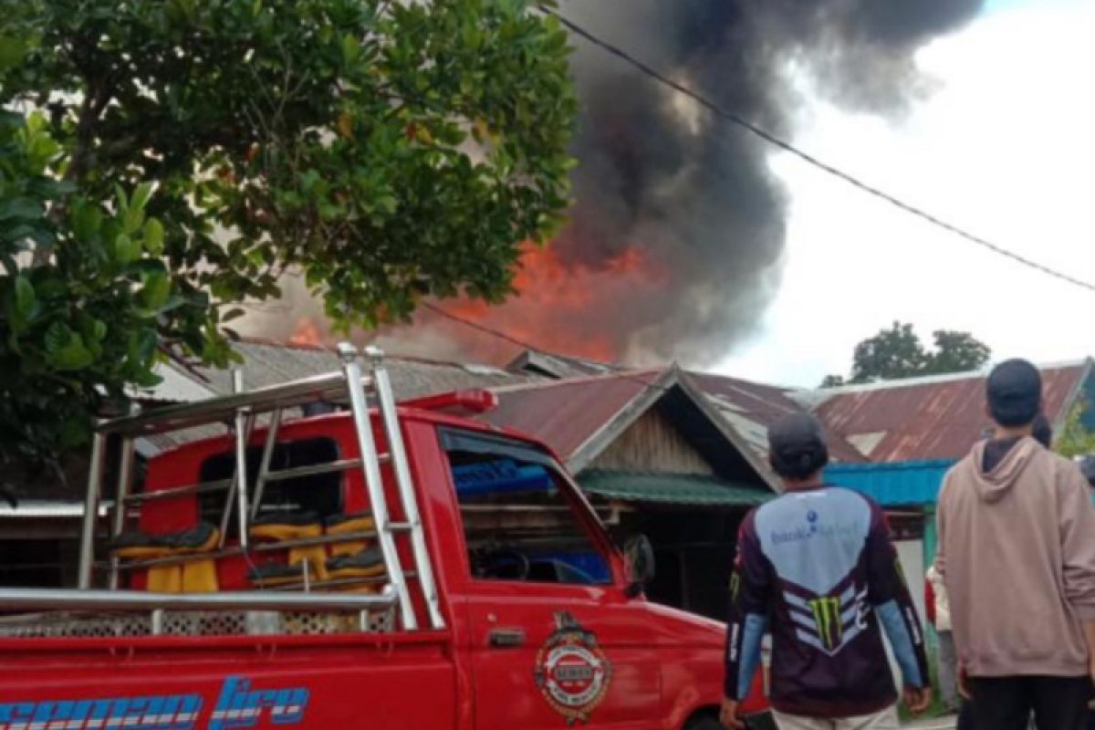 Sembilan rumah warga Desa Bantuil hangus terbakar