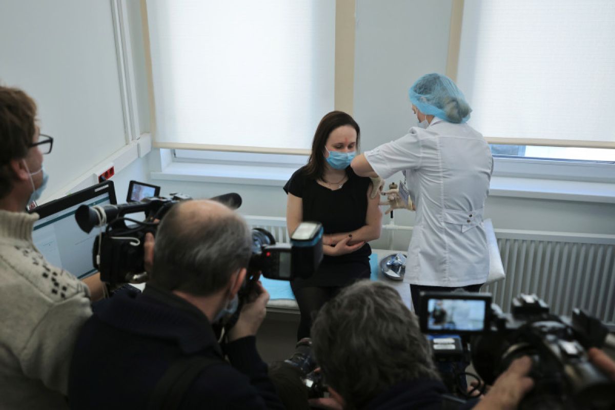 Moskow mulai vaksinasi massal, salurkan Sputnik V ke 70 klinik