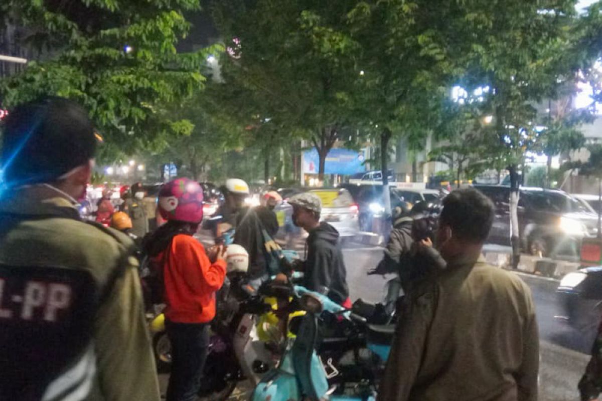 Satuan Tugas COVID-19 Yogyakarta tegas bubarkan kerumunan