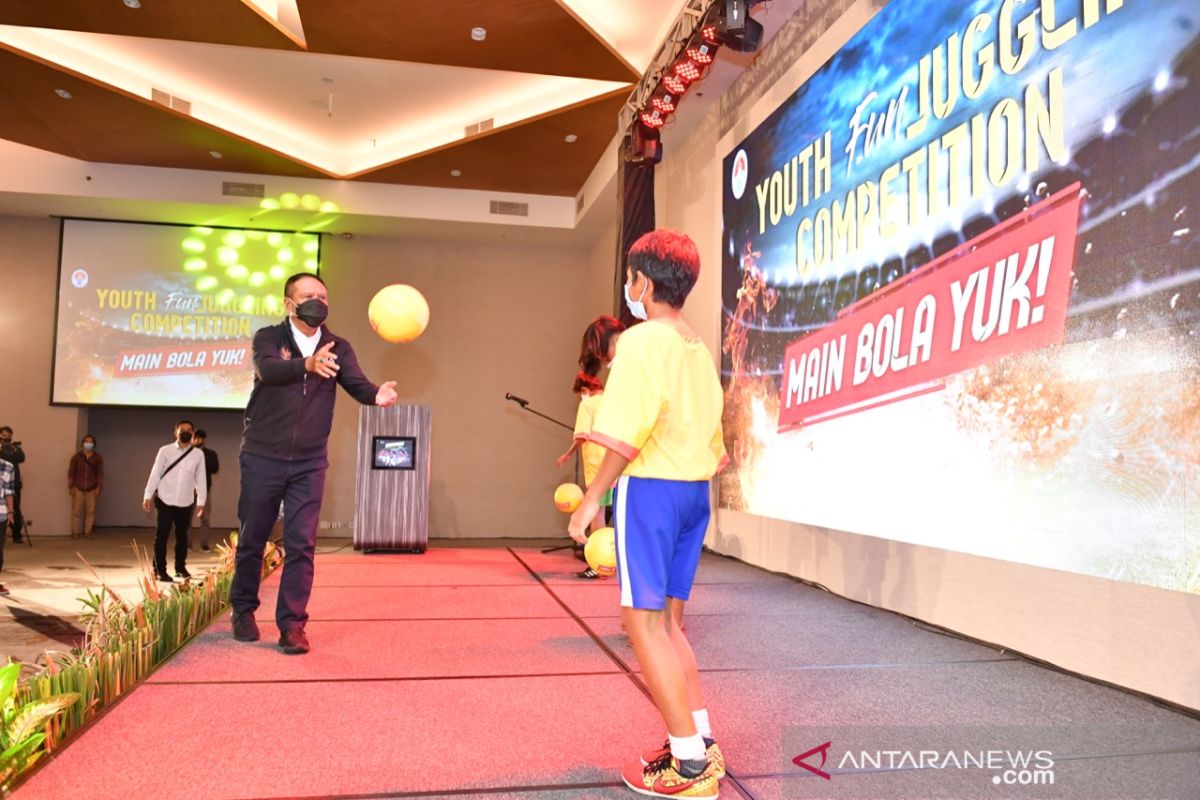 Kemenpora gelar kompetisi juggling cari bibit pesepak bola