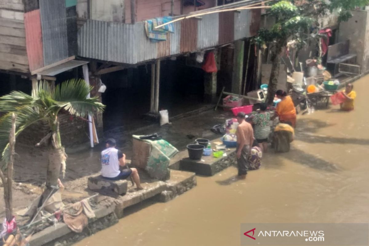 Sungai Deli Medan sudah surut, ratusan warga kembali ke rumah