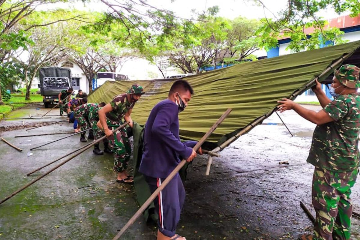 TNI dirikan dapur umum bantu korban banjir di Aceh Timur