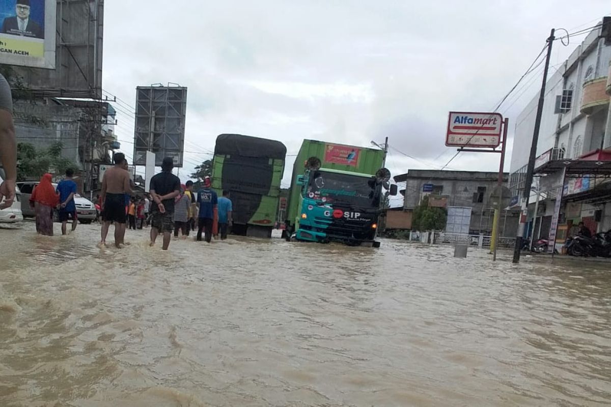 Banjir makin parah, warga mengungsi di Aceh Utara terus bertambah