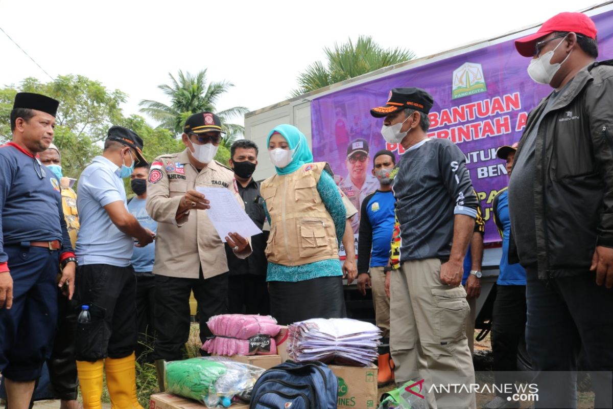 Korban banjir di Aceh Utara diberikan bantuan masa panik