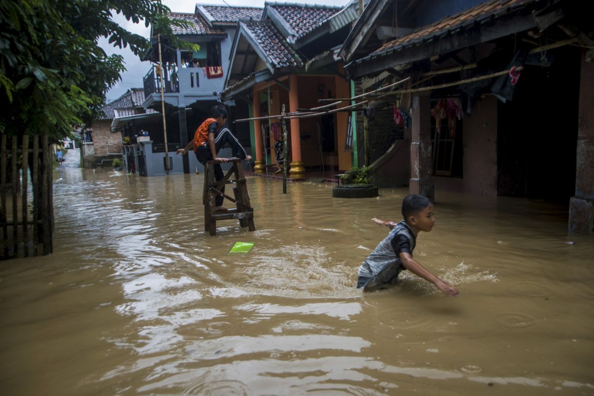 Pumpunan - Banjir di Kabupaten Lebak sebabkan seorang warga meninggal