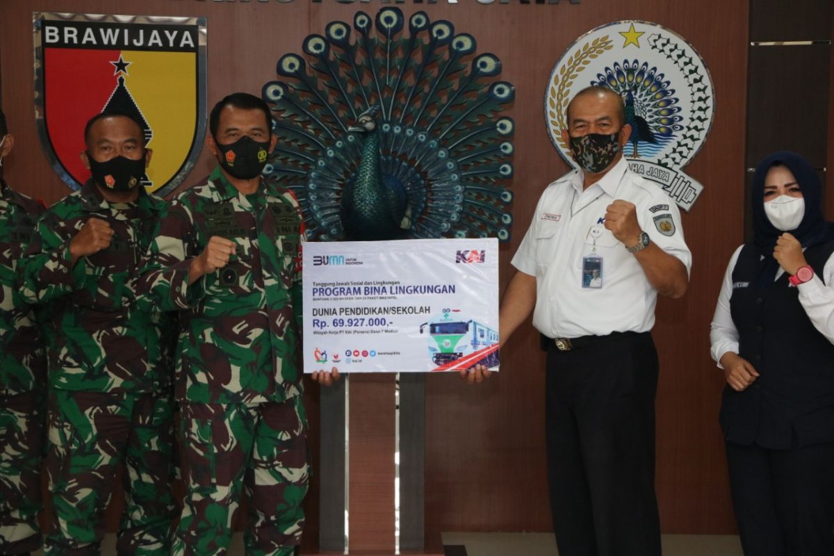 KAI Madiun salurkan dana CSR puluhan juta rupiah dukung protokol kesehatan