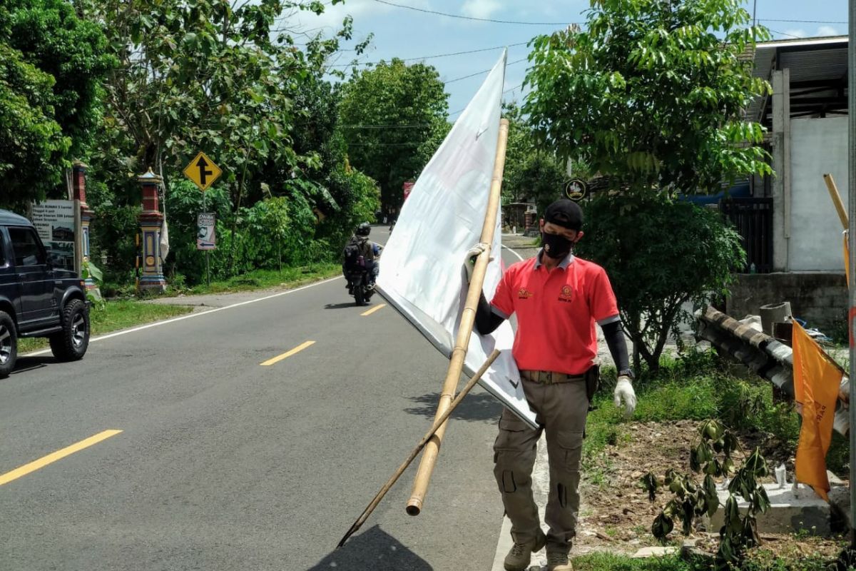 Bawaslu Gunung Kidul meminta timses paslon bersihkan APK secara mandiri