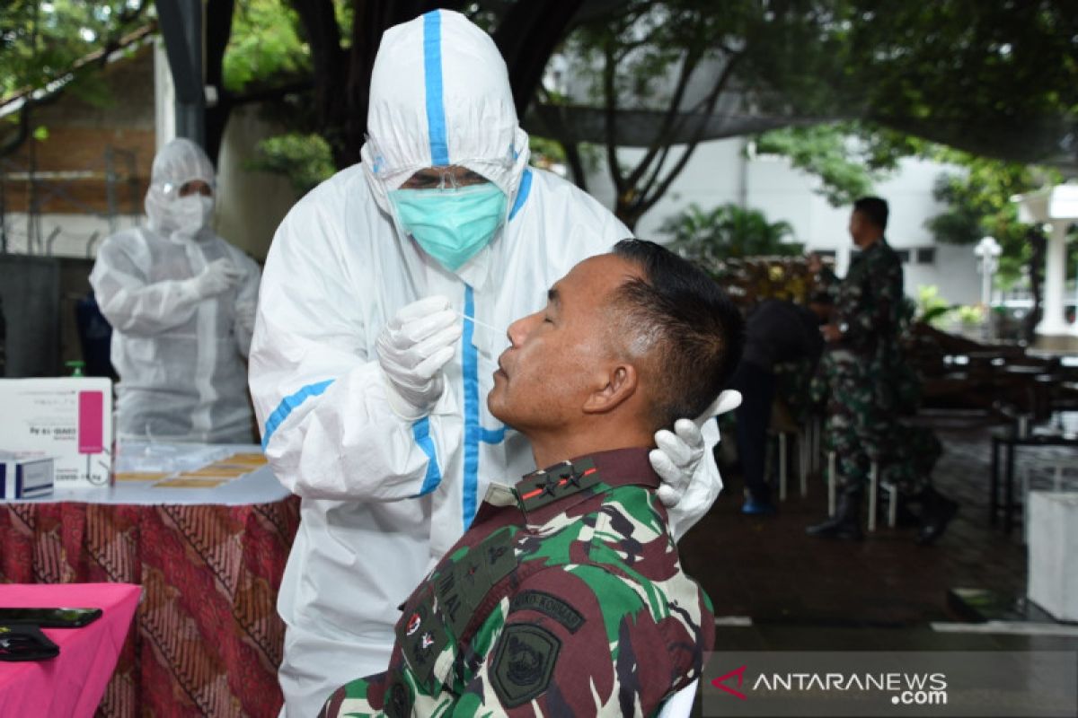 Komandan Korps Marinir TNI AL lakukan uji usap antigen Covid-19