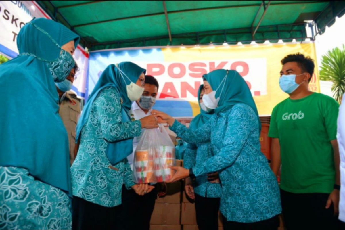 Grab dan TP PKK Sumut bagikan paket makanan bagi korban banjir di Medan dan Tebing Tinggi