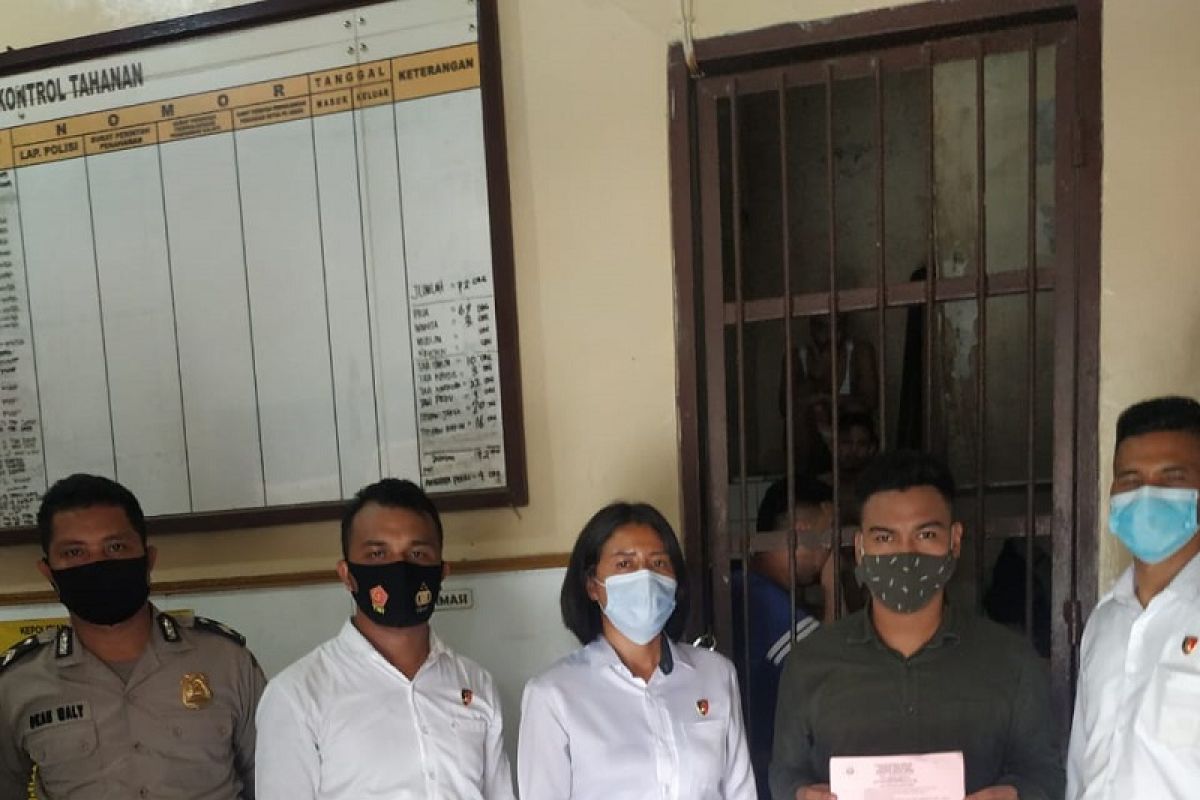 Ditreskrimsus Polda Maluku serahkan tersangka kasus perbankan kepada jaksa