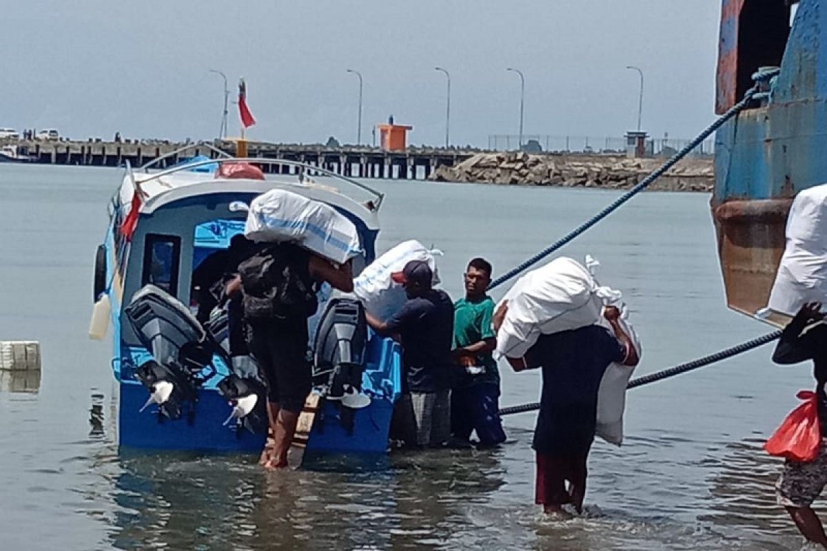 Polres Buru kembali kawal distribusi logistik pilkada 2020 ke Pulau Ambalau