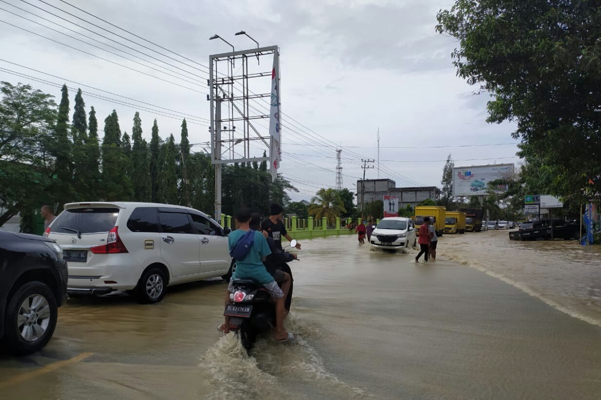 Jalan lintas nasional di Aceh Utara sudah bisa dilintasi kendaraan