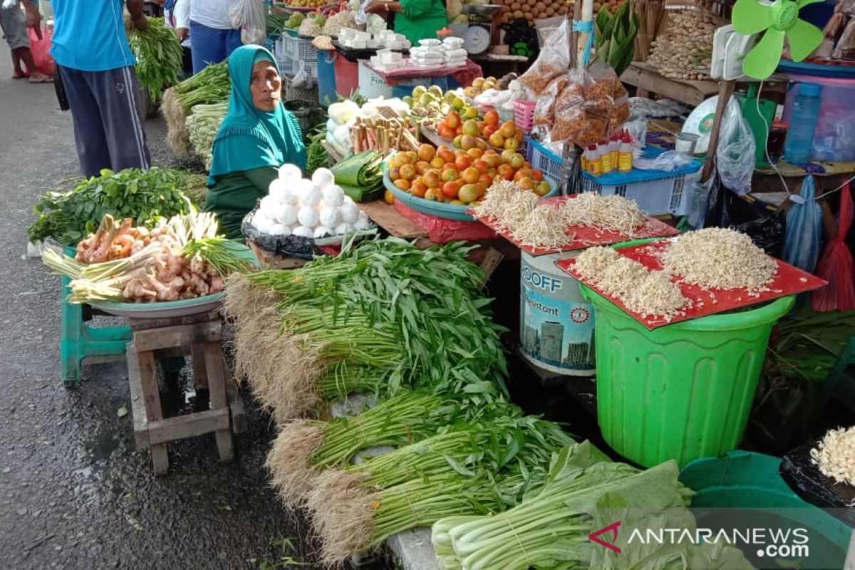 Harga berbagai jenis sayuran di pasar tradisional Ambon bertahan