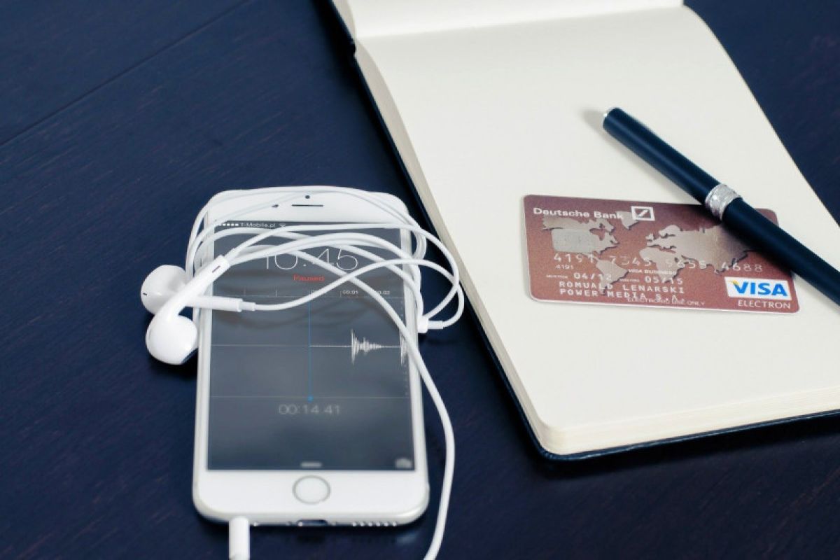 Pengguna iPhone bisa simpan data pribadi di aplikasi Wallet