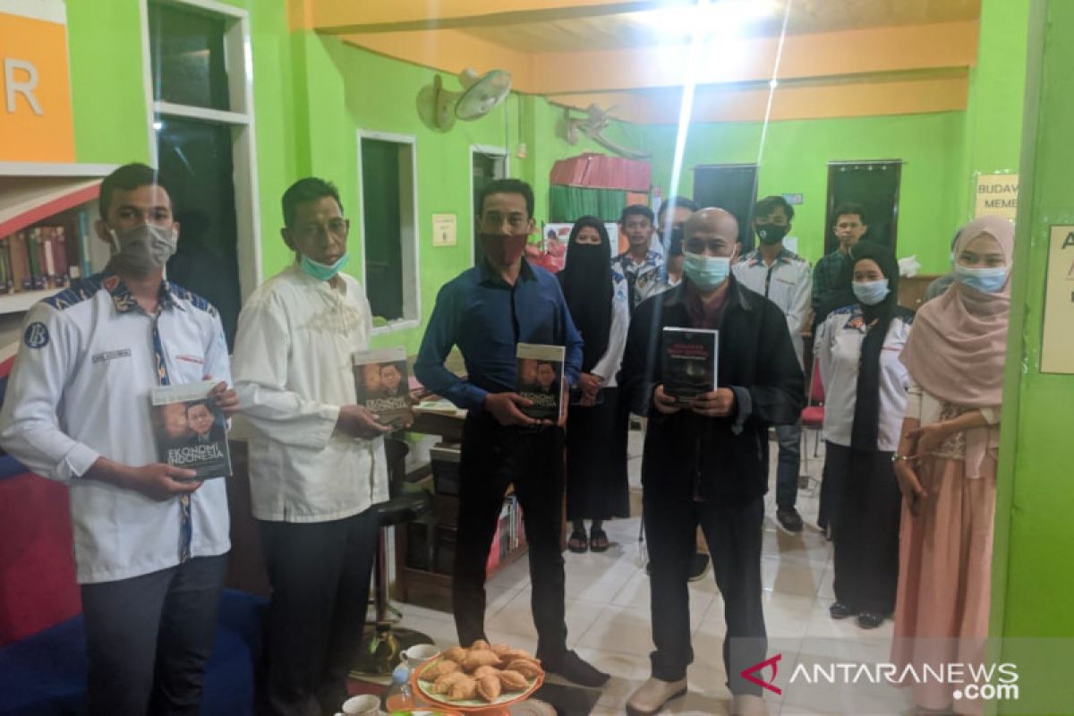 USN Kolaka terima bantuan 150 buku dari Bank Indonesia