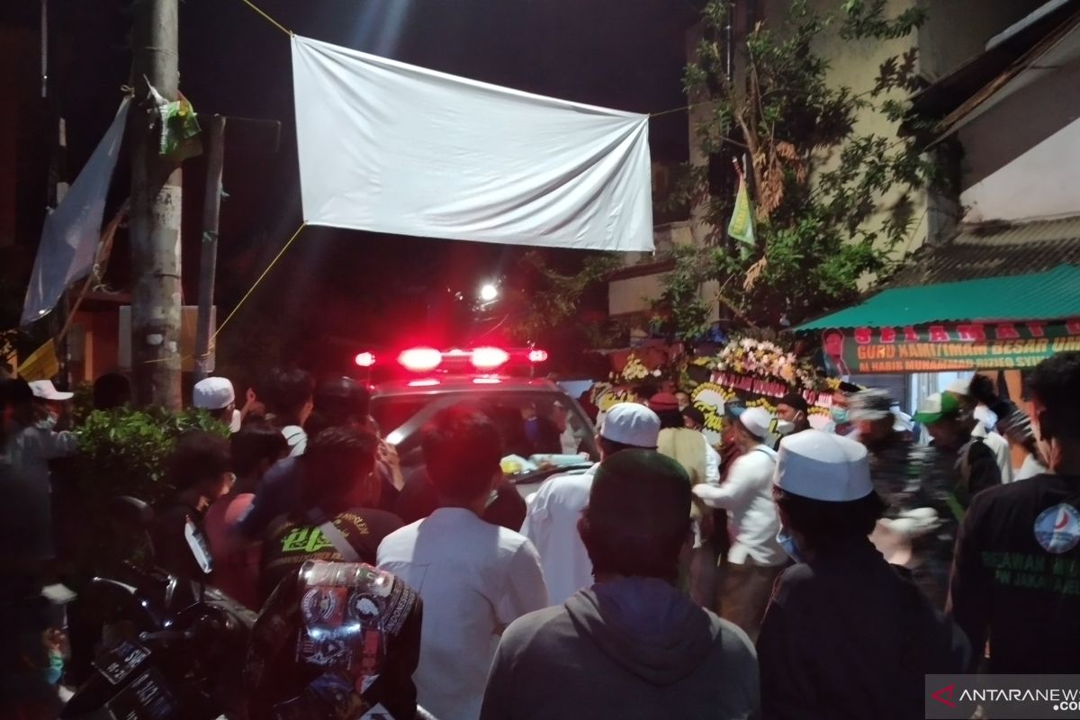 Enam jenazah laskar FPI tiba di Petamburan Jakarta Pusat