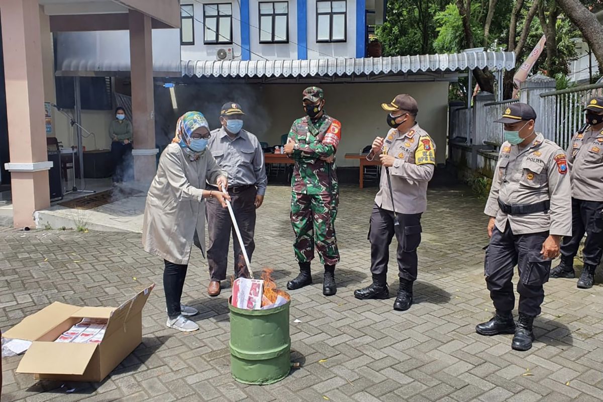 KPU Malang musnahkan surat suara rusak dan berlebih